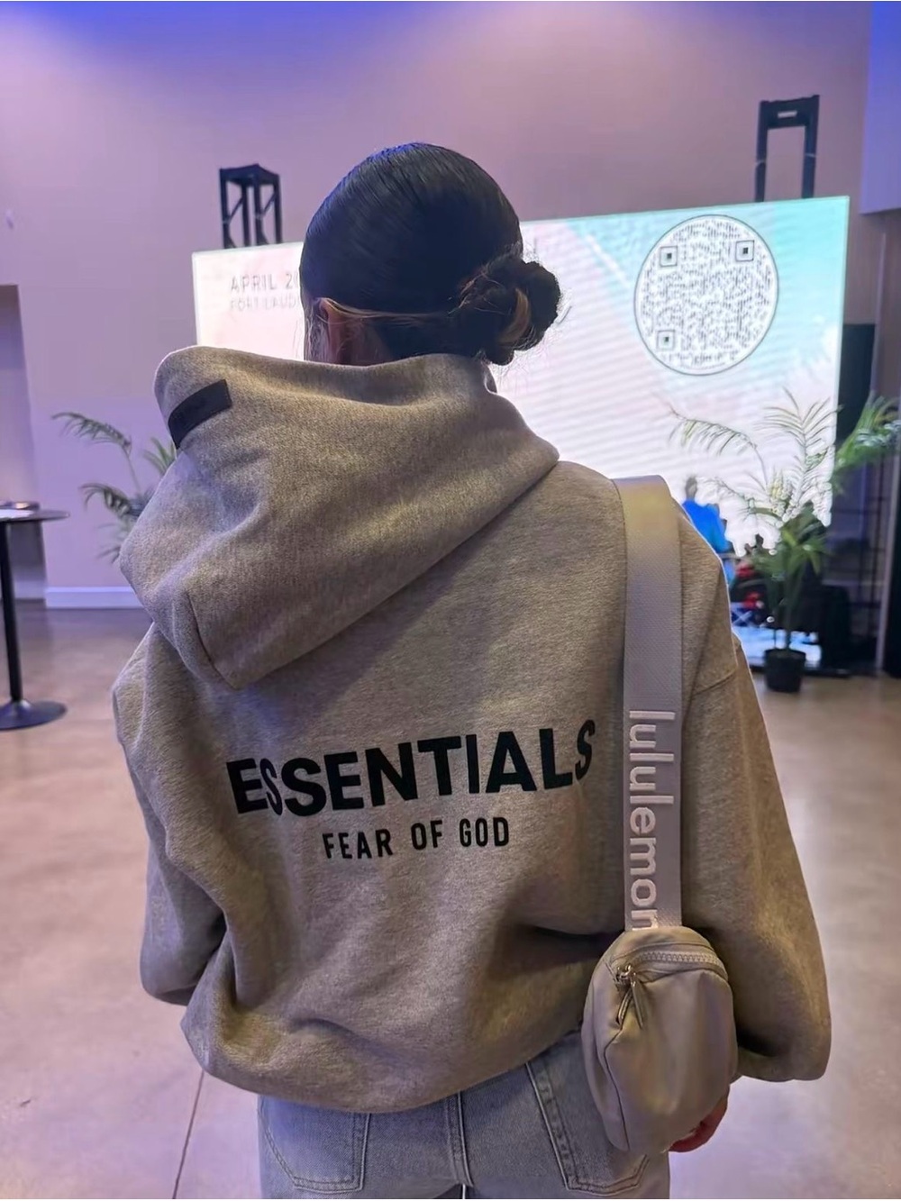 Fear of God ESSENTIALS Light Gray Crewneck Hoodie - Picture 3 of 5